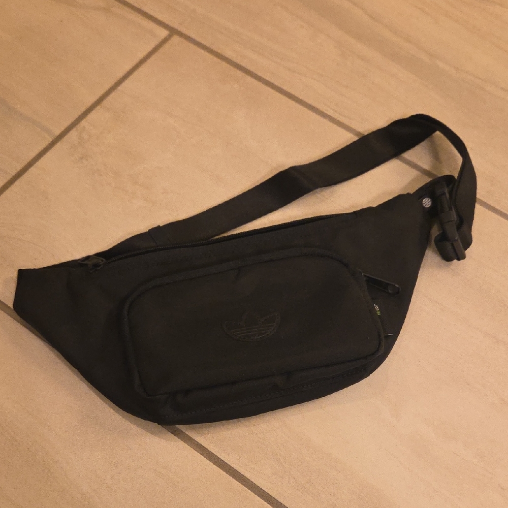 adidas BAD BUNNY Classic Black Belt Bag From BAD BUNNY Concert NWOT One Size